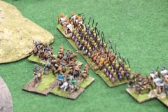 La cavalerie Huns se heurte au mur des phalanges Séleucides.