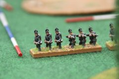 Une troupe légère Anglaise en position de tir.