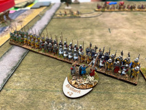 En face, l'infanterie Teutonique se met en position défensive.