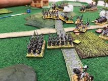 Ces manteaux gris Russes vont tenter une prise du flanc de l'armée Française.