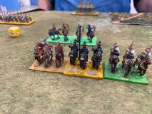 Des cavaliers Séleucides s'apprètent à charger l'infanterie Inca.