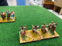 Des éclaireurs Romains précèdent leur cavalerie.