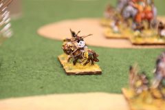 Une cavalerie lourde Indienne charge l'ennemi.