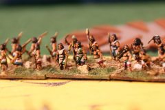 L'infanterie moyenne des Numides arrive en terrain couvert.
